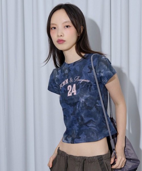 FCMM（エフシーエムエム）の「CAMO CROP TEE/カモクロップT（Tシャツ/カットソー・レディース・ブラック/ブルー・MEDIUM/SMALL）」の8枚目の写真