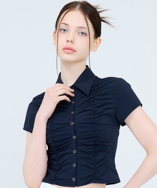 LUVISTRUE(ラヴイズトゥルー)の「RT SHIRRING SHIRT(シャツ/ブラウス・レディース・ベージュ/ネイビー/ブラウン・FREE)」の3枚目の写真