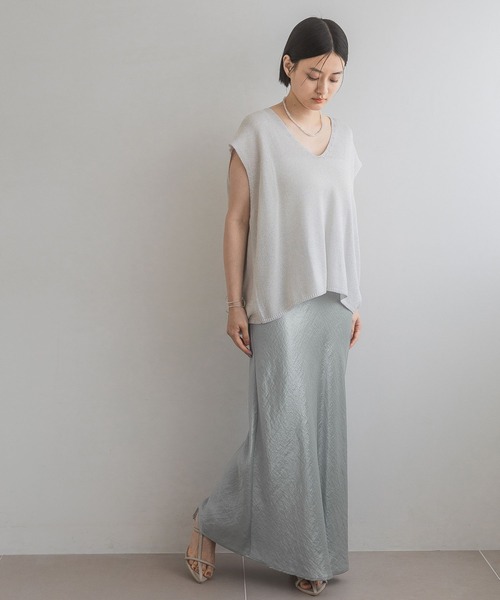 A part by（アパートバイ）の「ペーパーヤーンユルVネックノースリーブ（ニット/セーター・レディース・ライトグレー/アイボリー/ブラック・FREE）」の5枚目の写真