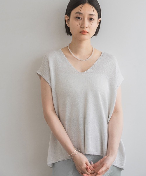 A part by（アパートバイ）の「ペーパーヤーンユルVネックノースリーブ（ニット/セーター・レディース・ライトグレー/アイボリー/ブラック・FREE）」の10枚目の写真