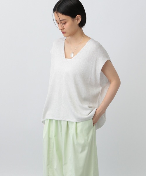 A part by（アパートバイ）の「ペーパーヤーンユルVネック