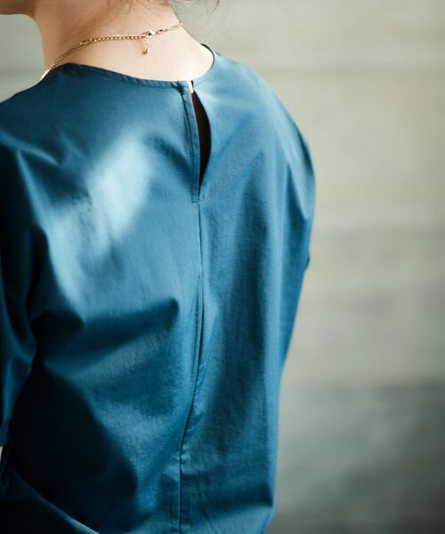 le.coeur blanc（ルクールブラン）の「《接触冷感・撥水加工》ナイロンストレッチタックスリーブプルオーバー（シャツ/ブラウス・レディース・ベージュ/ダークグリーン/ダークグレー・38）」の16枚目の写真