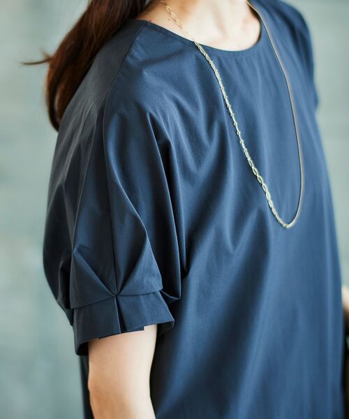 le.coeur blanc（ルクールブラン）の「《接触冷感・撥水加工》ナイロンストレッチタックスリーブプルオーバー（シャツ/ブラウス・レディース・ベージュ/ダークグリーン/ダークグレー・38）」の7枚目の写真