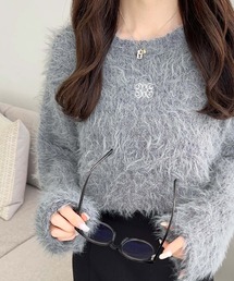 【mily bilet】愛され大人フェミニン。ポンポンフェザー胸刺繍ニット