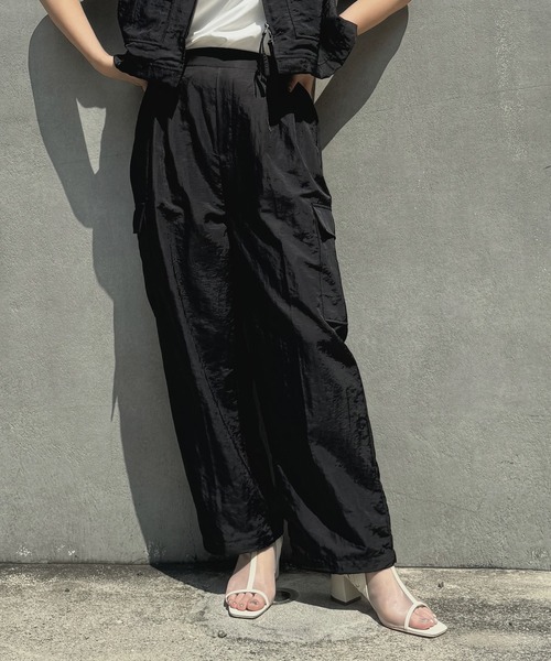 NICOLE CLUB(ニコル クラブ)の「ナイロンツイルカーゴパンツ(カーゴパンツ・レディース・ブラック/グレー/ベージュ・MEDIUM)」の2枚目の写真