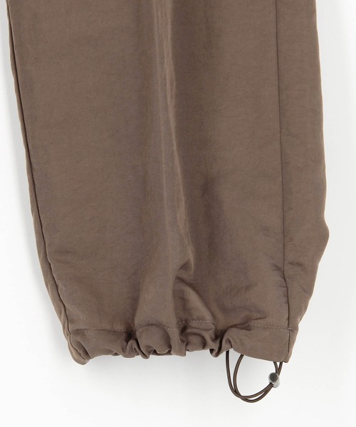 NICOLE CLUB(ニコル クラブ)の「ナイロンツイルカーゴパンツ(カーゴパンツ・レディース・ブラック/グレー/ベージュ・MEDIUM)」の19枚目の写真