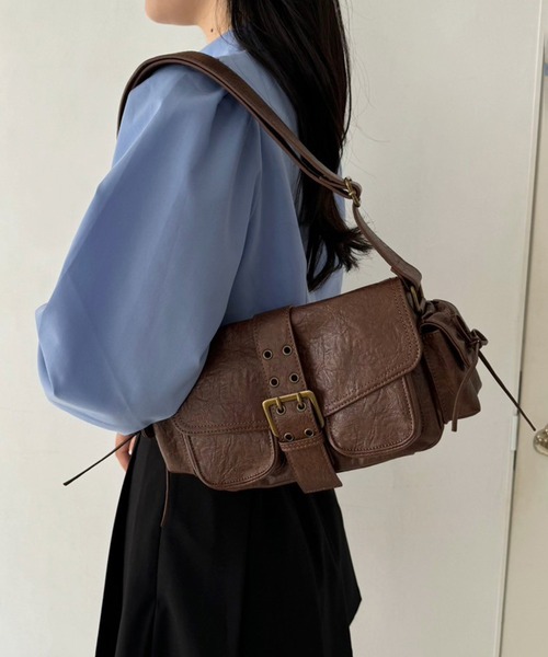 one after another NICE CLAUP（ワンアフターアナザーナイスクラップ）の「ベルトデザインショルダーバッグ（ショルダーバッグ・レディース・ブラック/アイボリー/ワインレッド/ブラウン・FREE）」の4枚目の写真