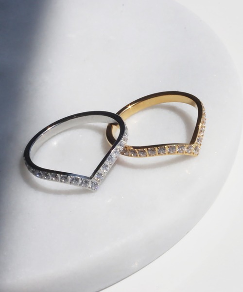 abaskdesign（アバスクデザイン）の「金属アレルギー対応 Vラインエタニティステンレスリング（リング・レディース・ゴールド/シルバー・16号/14号/11号）」の4枚目の写真