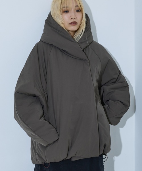 NOMINE(ノミネ)の「中綿 ボリューム フード ブルゾン(ダウンジャケット/コート・レディース・アイボリー/ブラック/ダークグリーン/チャコールグレー・フリー)」の1枚目の写真