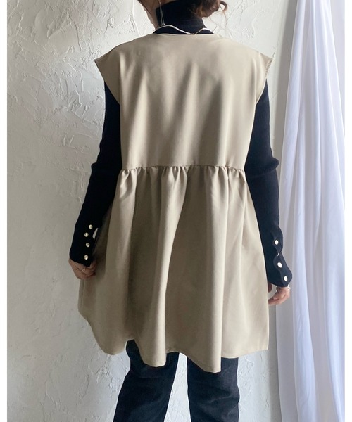 She's Closet(シーズクローゼット)の「切り替えギャザーフレアペプラムジレベストトップス(ベスト・レディース・ブラック/ネイビー/サンドベージュ/ダークベージュ/グレー・M/L)」の8枚目の写真