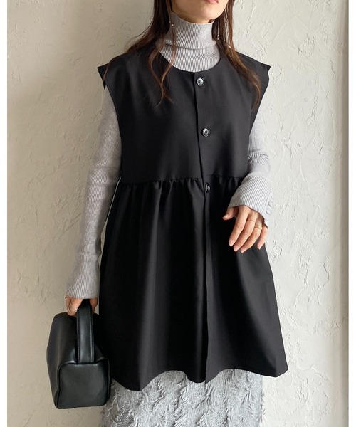 She's Closet(シーズクローゼット)の「切り替えギャザーフレアペプラムジレベストトップス(ベスト・レディース・ブラック/ネイビー/サンドベージュ/ダークベージュ/グレー・M/L)」の6枚目の写真