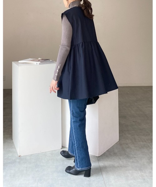 She's Closet(シーズクローゼット)の「切り替えギャザーフレアペプラムジレベストトップス(ベスト・レディース・ブラック/ネイビー/サンドベージュ/ダークベージュ/グレー・M/L)」の19枚目の写真