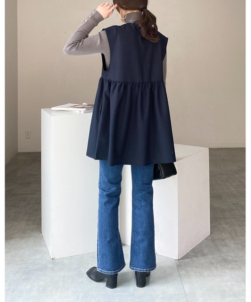 She's Closet(シーズクローゼット)の「切り替えギャザーフレアペプラムジレベストトップス(ベスト・レディース・ブラック/ネイビー/サンドベージュ/ダークベージュ/グレー・M/L)」の20枚目の写真