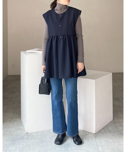 She's Closet(シーズクローゼット)の「切り替えギャザーフレアペプラムジレベストトップス(ベスト・レディース・ブラック/ネイビー/サンドベージュ/ダークベージュ/グレー・M/L)」の21枚目の写真