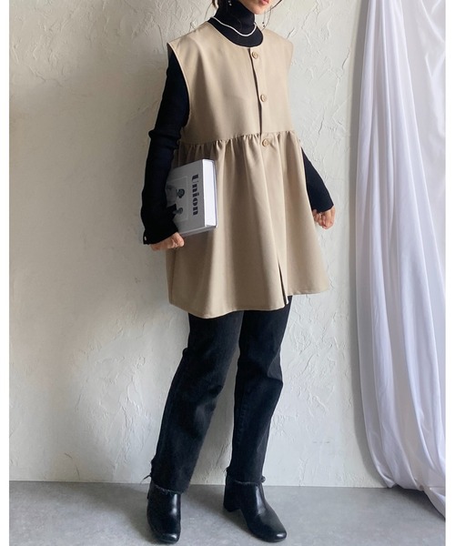 She's Closet(シーズクローゼット)の「切り替えギャザーフレアペプラムジレベストトップス(ベスト・レディース・ブラック/ネイビー/サンドベージュ/ダークベージュ/グレー・M/L)」の13枚目の写真