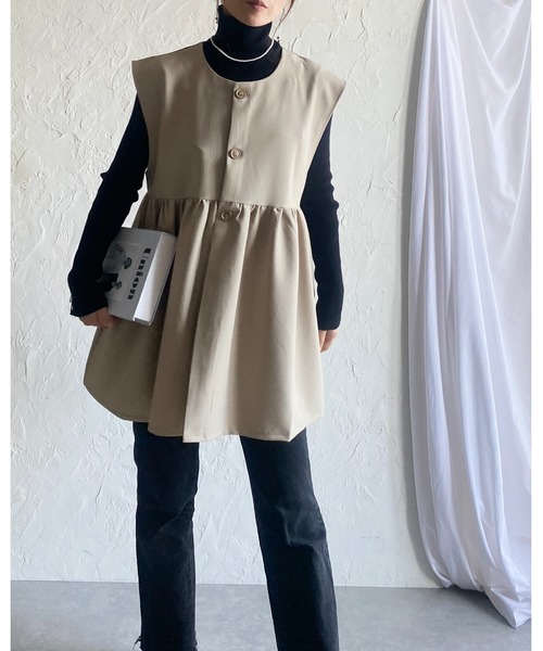 She's Closet(シーズクローゼット)の「切り替えギャザーフレアペプラムジレベストトップス(ベスト・レディース・ブラック/ネイビー/サンドベージュ/ダークベージュ/グレー・M/L)」の15枚目の写真