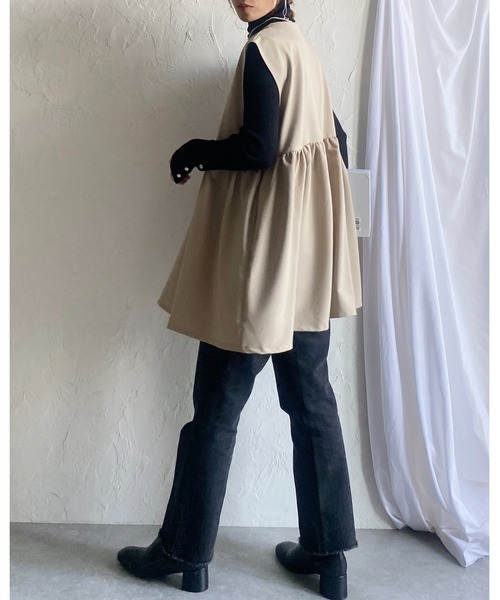 She's Closet(シーズクローゼット)の「切り替えギャザーフレアペプラムジレベストトップス(ベスト・レディース・ブラック/ネイビー/サンドベージュ/ダークベージュ/グレー・M/L)」の16枚目の写真