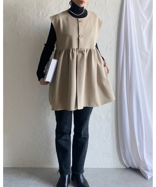 She's Closet(シーズクローゼット)の「切り替えギャザーフレアペプラムジレベストトップス(ベスト・レディース・ブラック/ネイビー/サンドベージュ/ダークベージュ/グレー・M/L)」の17枚目の写真