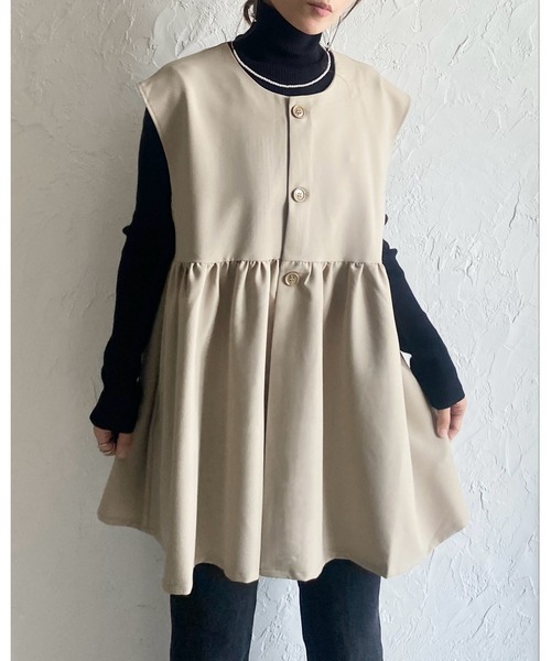 She's Closet(シーズクローゼット)の「切り替えギャザーフレアペプラムジレベストトップス(ベスト・レディース・ブラック/ネイビー/サンドベージュ/ダークベージュ/グレー・M/L)」の7枚目の写真