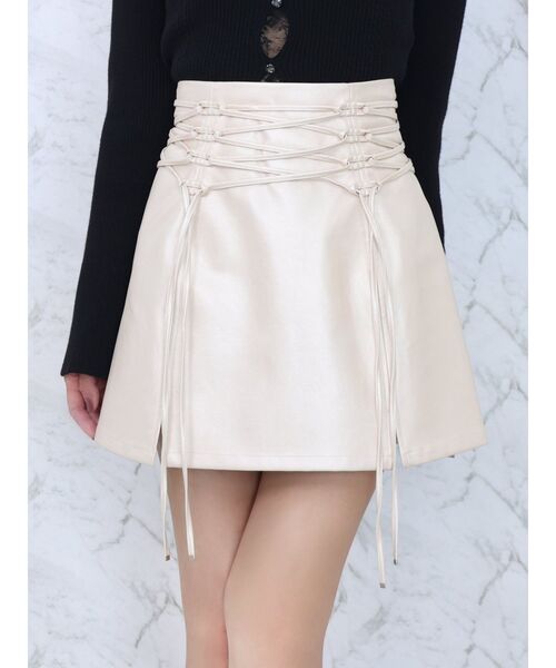 EATME（イートミー）の「フェイクレザーレースアップミニスカート（スカート・レディース・アイボリー/ブラック/シルバー・SMALL/MEDIUM）」の2枚目の写真