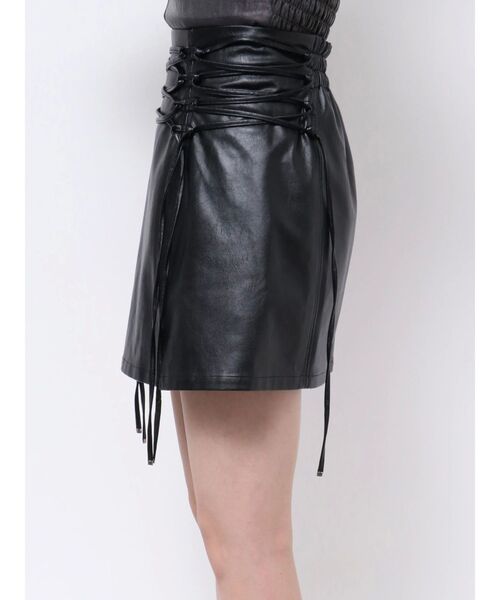 EATME（イートミー）の「フェイクレザーレースアップミニスカート（スカート・レディース・アイボリー/ブラック/シルバー・SMALL/MEDIUM）」の9枚目の写真