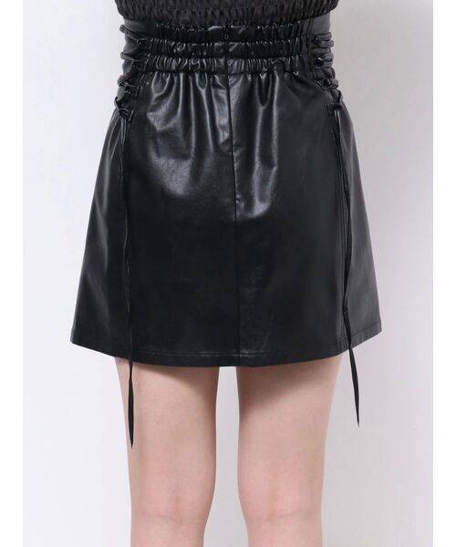 EATME（イートミー）の「フェイクレザーレースアップミニスカート（スカート・レディース・アイボリー/ブラック/シルバー・SMALL/MEDIUM）」の10枚目の写真