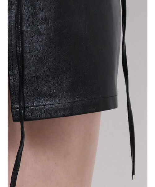 EATME（イートミー）の「フェイクレザーレースアップミニスカート（スカート・レディース・アイボリー/ブラック/シルバー・SMALL/MEDIUM）」の12枚目の写真