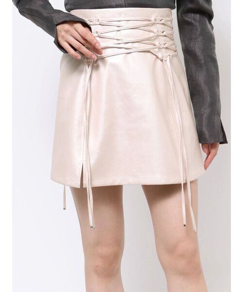 EATME（イートミー）の「フェイクレザーレースアップミニスカート（スカート・レディース・アイボリー/ブラック/シルバー・SMALL/MEDIUM）」の18枚目の写真