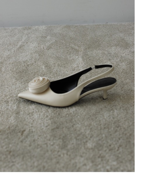 TITTY&CO.（ティティーアンドコー）の「ローズパンプス（パンプス・レディース・シルバー/ブラック/アイボリー・LARGE/MEDIUM）」の7枚目の写真