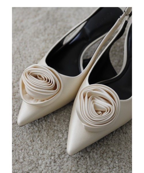 TITTY&CO.（ティティーアンドコー）の「ローズパンプス（パンプス・レディース・シルバー/ブラック/アイボリー・LARGE/MEDIUM）」の8枚目の写真