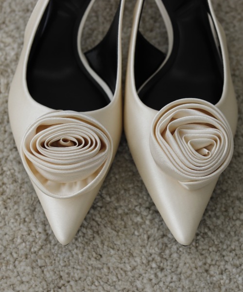 TITTY&CO.（ティティーアンドコー）の「ローズパンプス（パンプス・レディース・シルバー/ブラック/アイボリー・LARGE/MEDIUM）」の9枚目の写真