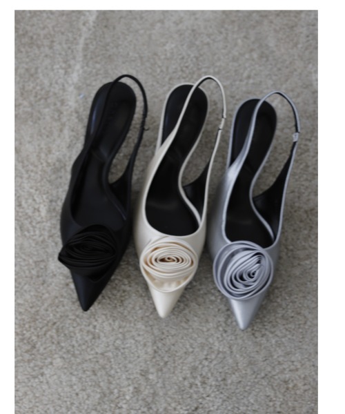 TITTY&CO.（ティティーアンドコー）の「ローズパンプス（パンプス・レディース・シルバー/ブラック/アイボリー・LARGE/MEDIUM）」の4枚目の写真