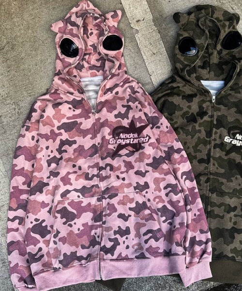 SPINNS（スピンズ）の「ワンポイントロゴカモフラ柄ジップパーカー