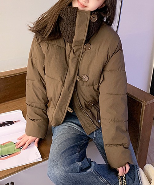 AMAJI(アマジ)の「ボアネック エコダウンブルゾン(ダウンジャケット/コート・レディース・ベビーピンク/ブラック/ブラウン/オフホワイト・MEDIUM/LARGE)」の9枚目の写真