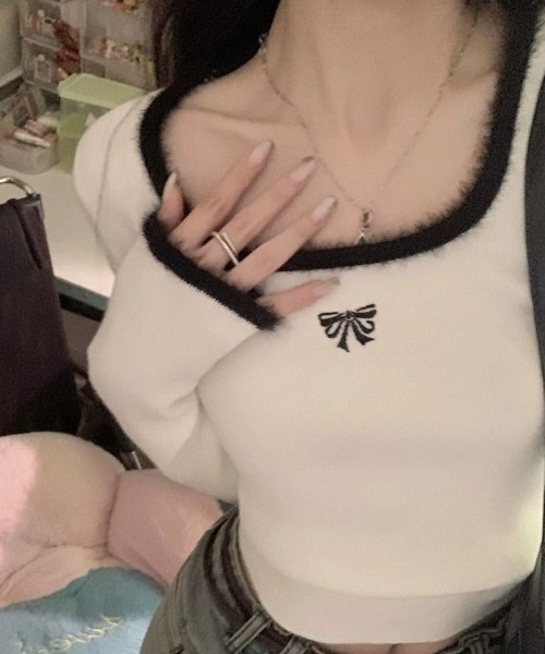 Vipoa(ヴィポア)の「ribbon刺繍 スクエアネックニットトップス(Tシャツ/カットソー・レディース・ホワイト/ブラック/ピンク・FREE)」の12枚目の写真