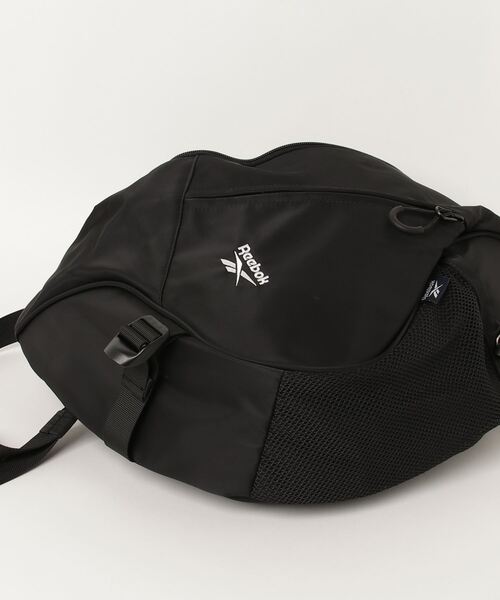 Reebok(リーボック)の「Reebok/リーボック ナイロンツイルワンショルダーボディーバッグ(ボディバッグ/ウエストポーチ・レディース・ブラック/ホワイト・FREE)」の4枚目の写真