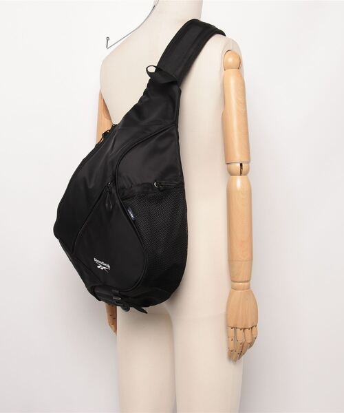 Reebok(リーボック)の「Reebok/リーボック ナイロンツイルワンショルダーボディーバッグ(ボディバッグ/ウエストポーチ・レディース・ブラック/ホワイト・FREE)」の7枚目の写真