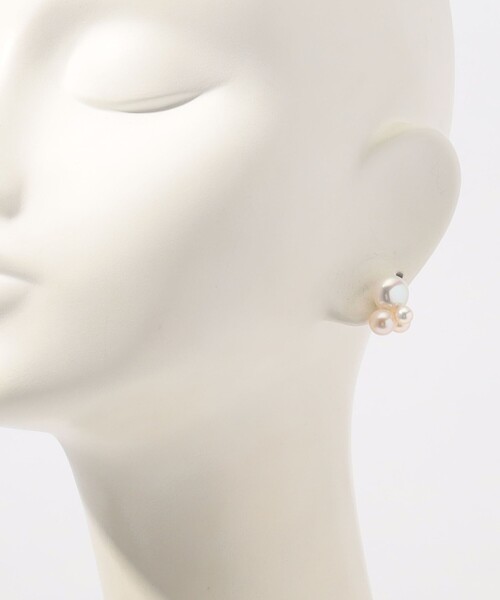 TOMORROWLAND （トゥモローランド）の「eliou CATA パールピアス（ピアス（両耳用）・レディース・ホワイト系その他・FREE）」の5枚目の写真