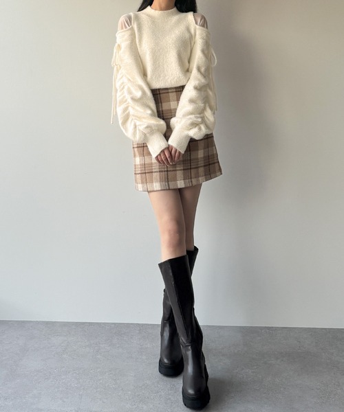junoah（ジュノア）の「シアーショルダーリボンニット（ニット/セーター・レディース・チャコール/ピンクベージュ/アイボリー・LARGE/MEDIUM）」の4枚目の写真