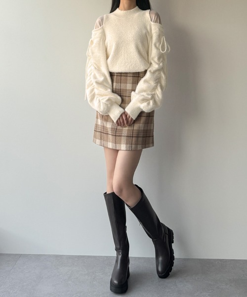 junoah（ジュノア）の「シアーショルダーリボンニット（ニット/セーター・レディース・チャコール/ピンクベージュ/アイボリー・LARGE/MEDIUM）」の5枚目の写真
