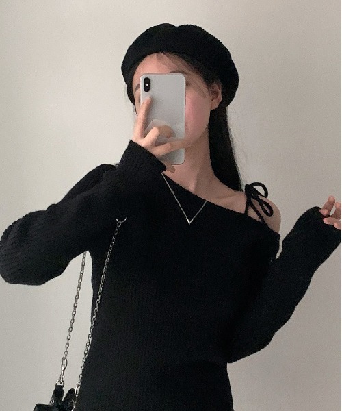 Whim Gazette 黒 オフショルダー半袖ニット♡新品未使用 Whim Gazette(ウィム ガゼット)のクロスオフショルトップ通販 | 集英社