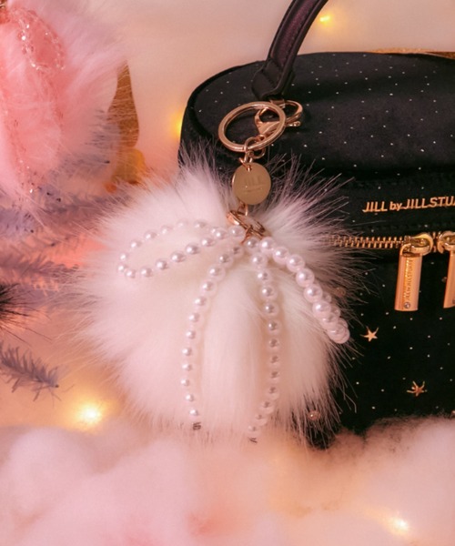 JILL by JILL STUART(ジルバイジルスチュアート)の「◇ フェイクファーチャーム(チャーム・レディース・ブラック/グレー/ピンク/ホワイト・FREE)」の2枚目の写真