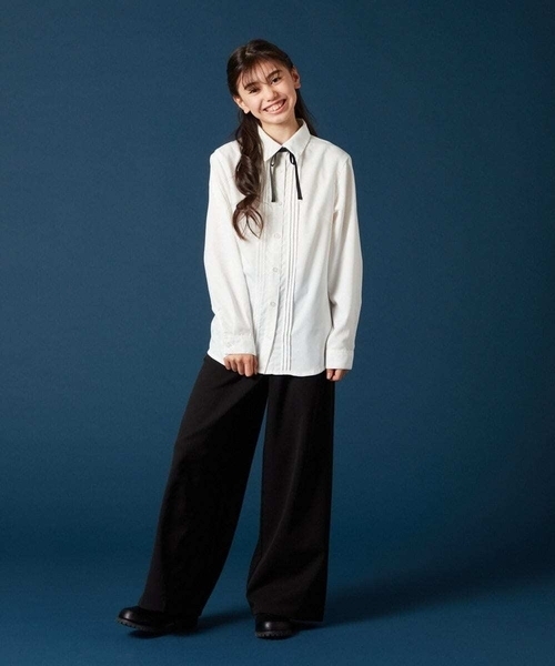 a.v.v（アーヴェヴェ）の「[140-160]【卒服】リボンタイ付きピンタックブラウス（シャツ/ブラウス・キッズ・ホワイト・140/150/160）」の5枚目の写真