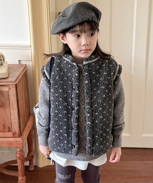 aimoha（アイモハ）の「【aimoha-KIDS-】ドット柄ボアベスト (AW)（ベスト・キッズ・オフホワイト/ダークグレー・80/90/100/110/120/130）」の8枚目の写真