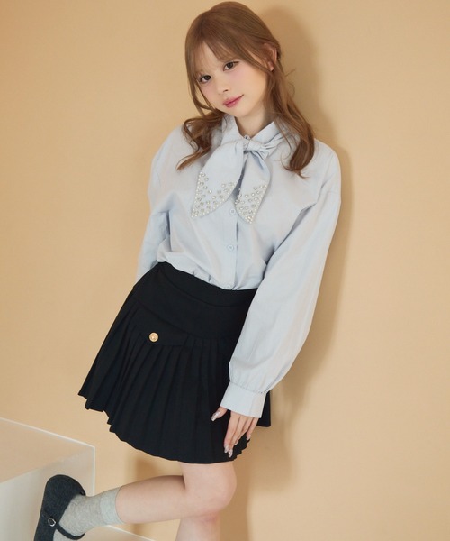 TITTY&CO.(ティティーアンドコー)の「ビジュー付きリボンブラウス(シャツ/ブラウス・レディース・ブルー/ホワイト・FREE)」の6枚目の写真