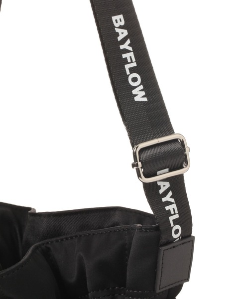 BAYFLOW（ベイフロー）の「[A4サイズも入る]キルトドロストロゴテープショルダー（ショルダーバッグ・レディース・ブラック/グレー・FREE）」の8枚目の写真