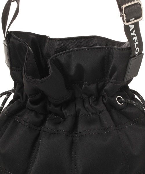 BAYFLOW（ベイフロー）の「[A4サイズも入る]キルトドロストロゴテープショルダー（ショルダーバッグ・レディース・ブラック/グレー・FREE）」の10枚目の写真