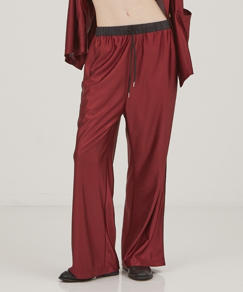 NOMINE（ノミネ）の「ラスターライン トラックパンツ（その他パンツ・レディース・ネイビー/ボルドー/ブラック/シルバー・S/M）」の3枚目の写真