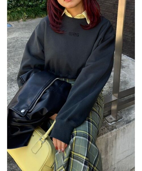 EVRIS（エヴリス）の「ワンポイントピグメントショートスウェット（スウェット・レディース・ブラック/ブルー/ピンク・FREE）」の2枚目の写真