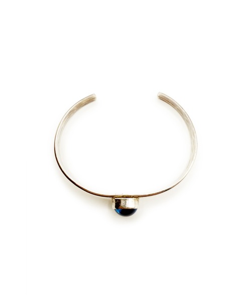 Indian Jewelry（インディアンジュエリー）の「THEATER シアターオーバルシェイプセンタージルコニアストーン２ラインスリムシルバーバングル Made in USA（バングル/リストバンド・メンズ・シルバー・FREE）」の5枚目の写真